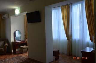 Гостиница Лазурь Дивноморское Двухместный номер с 1 кроватью и балконом-3